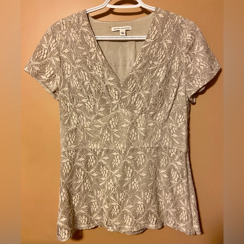 Banana Republic Beautiful Cotton Blend Cream Lace Overlay V-Neck top blouse